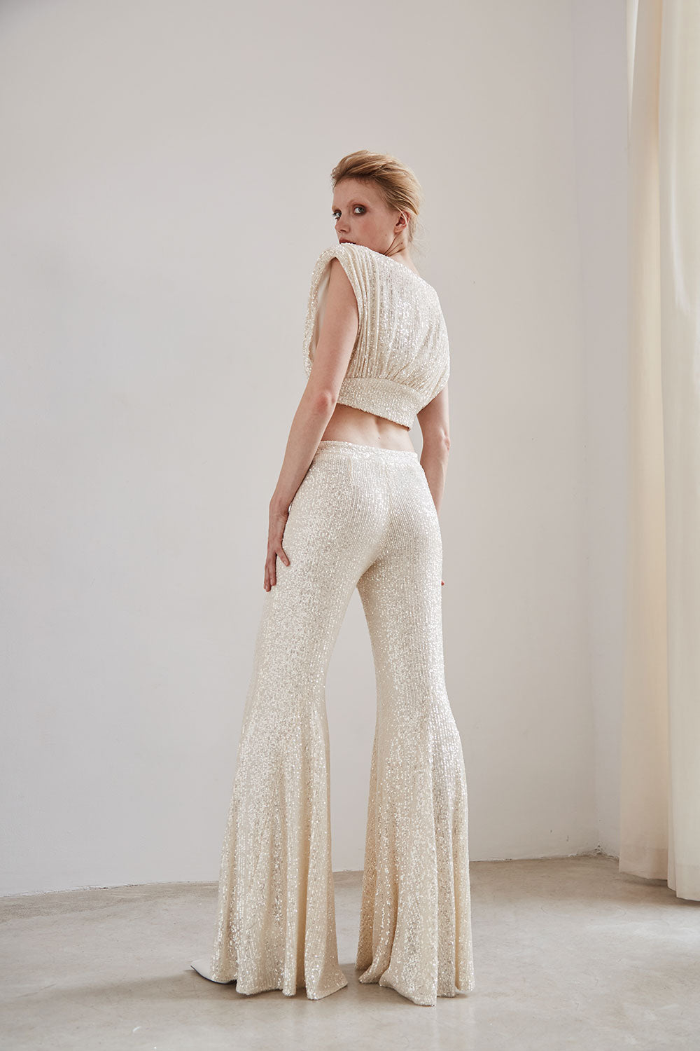 CHERWHITEPANTSJOLINA3.jpg