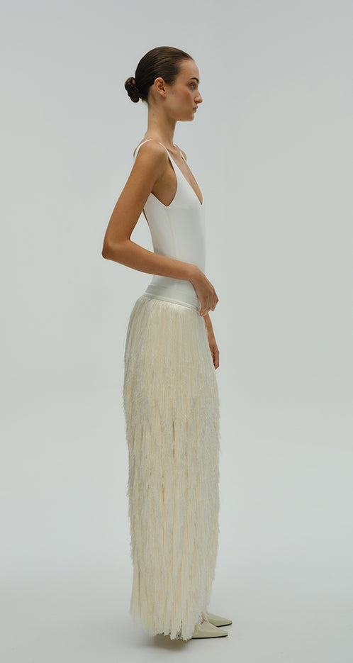 Slow exit skirt